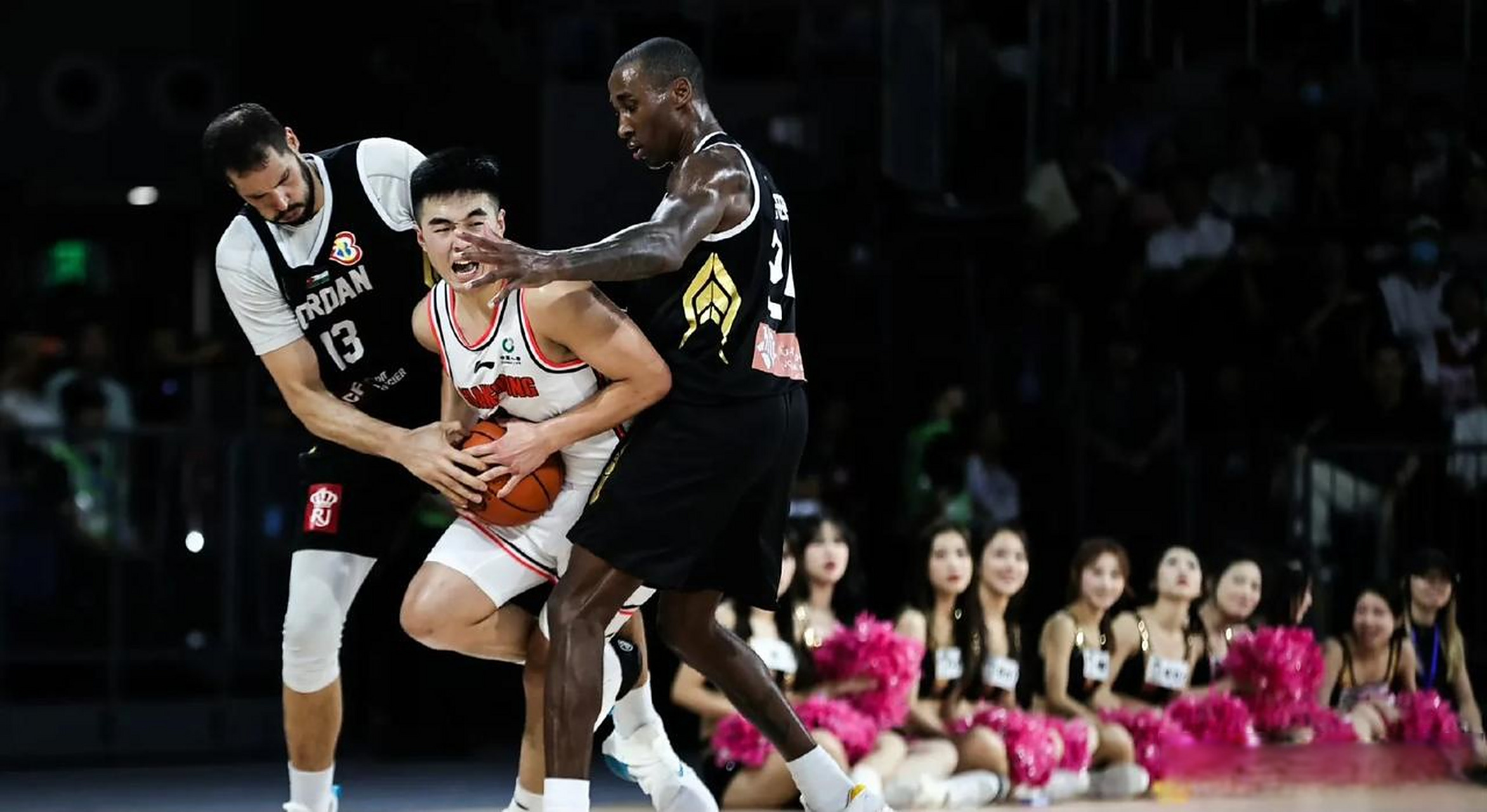 中国男篮明日对阵约旦男篮没那么难，他们没有好中锋(男篮中国队vs约旦决赛)